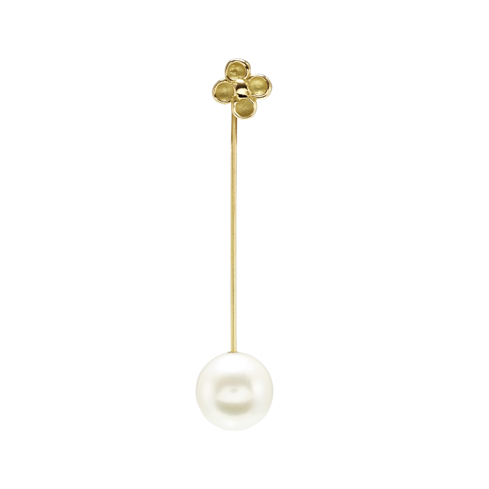 Pearl of snow earring
