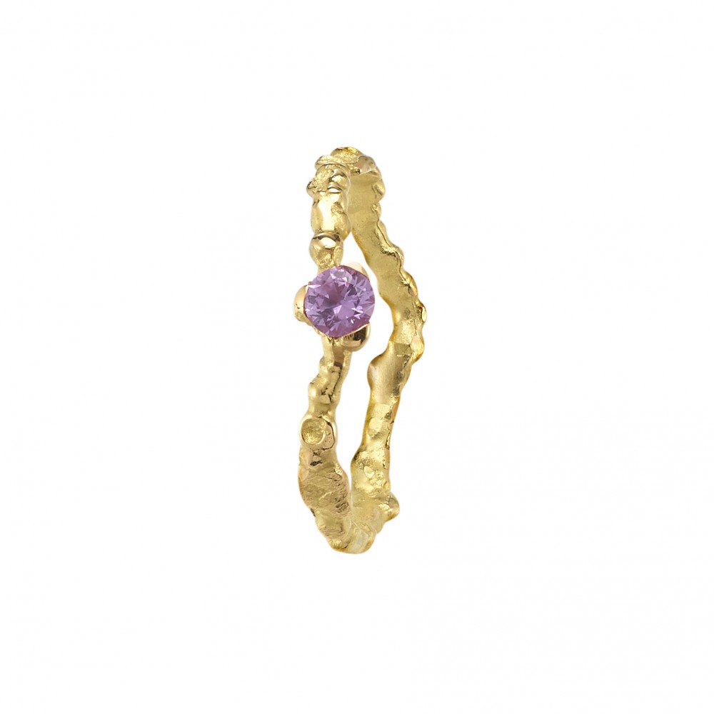 Anais Rheiner engagement ring yellow gold and purple saphire