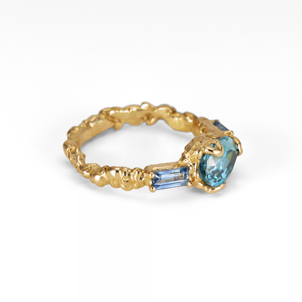 ENVOL RADIEUX bijoux bague or jaune 18 carat saphire bleu et zircon Anais Rheiner